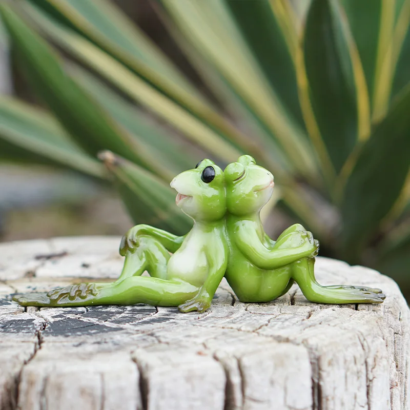 Z09842A Novelty Wedding Gifts for Guests Set Back to Frogs Figurines Valentin Days Couple Gift Micro Landscape Resin Statue