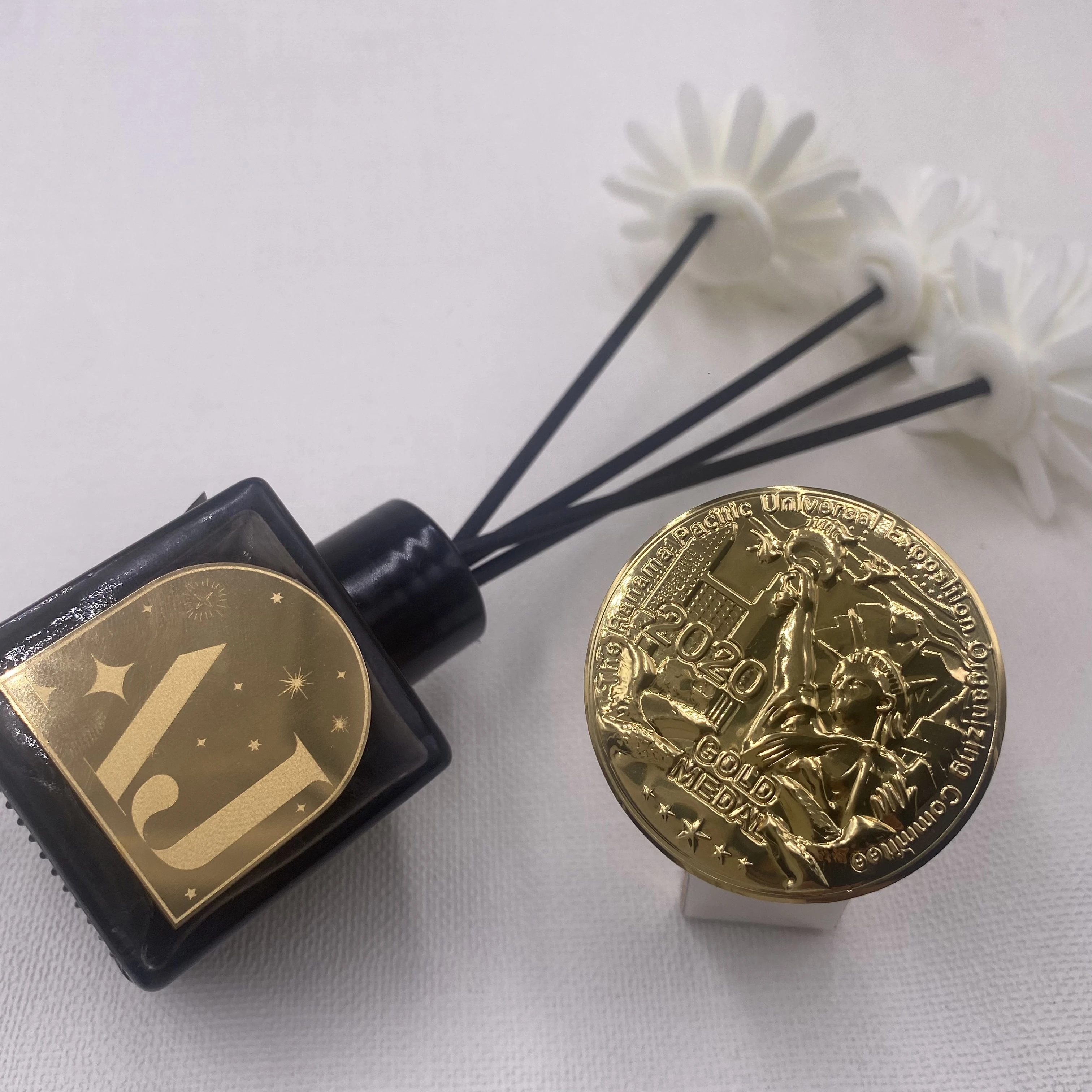 Customized Perfume Bottle Metal Label Custom Printing Waterproof Logo Pattern Embossed Sticker Sticky perfume bottle sticker