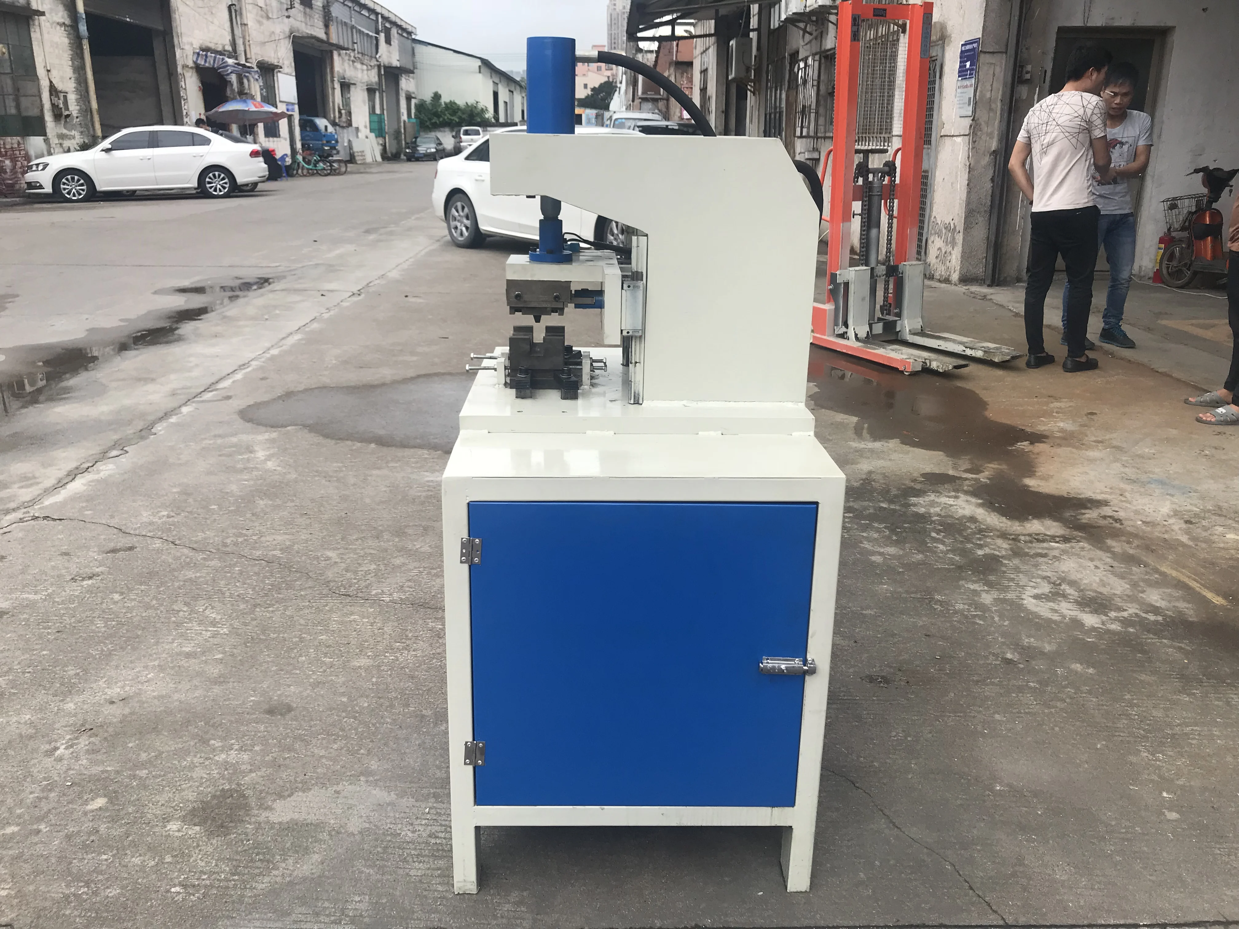 Square Tube Cutting Machine Round Arc Stainless Steel Hydraulic Punching 45-degree Pipe Angle