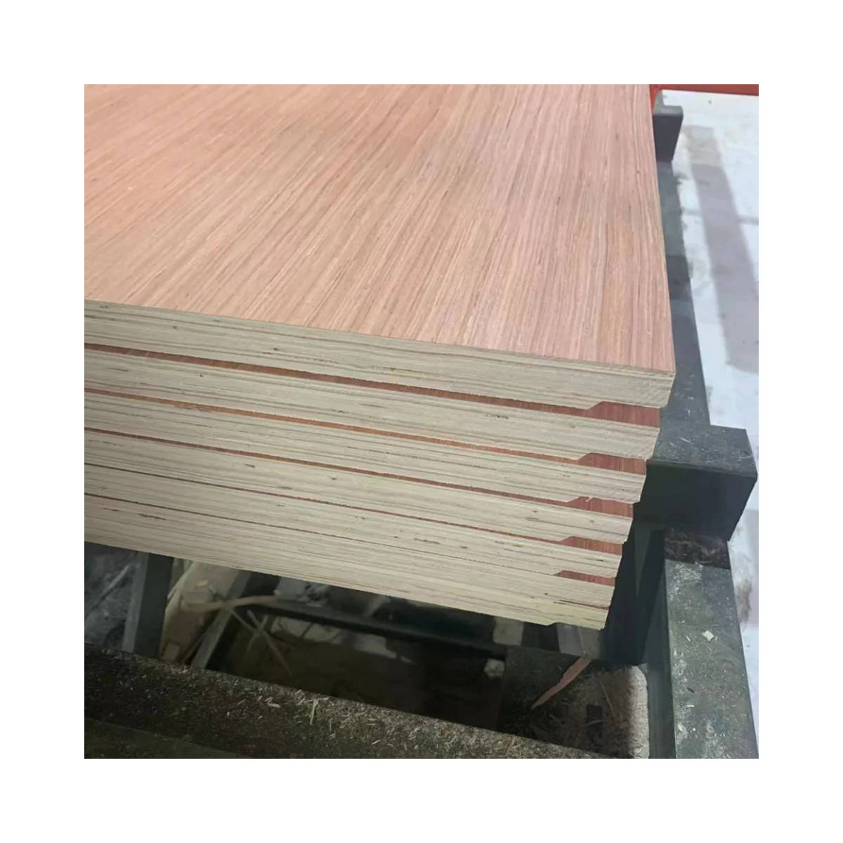 Whole sale 4x8 28mm thickness Marine Container Floor Plywood Wood Floor Dry Cargo Shipping Container Flooring