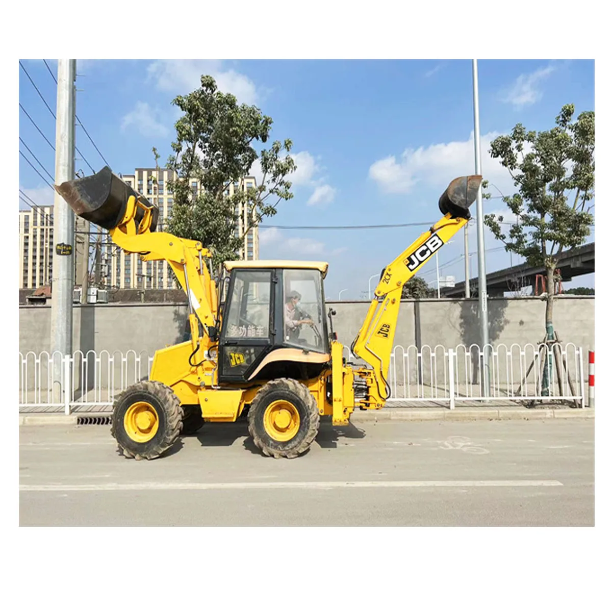 100% импортируется из Японии ИСПОЛЬЗУЕТСЯ JCB 2CX экскаватор-погрузчик с хорошей эффективностью и низкой ценой