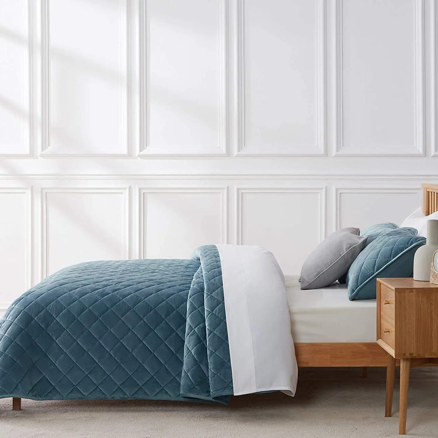 Yintex Bedding Lightweight Comforter Set for All Seasons - Deluxe Bedspread 3-Piece Set, Green Comforter Set with Sheets