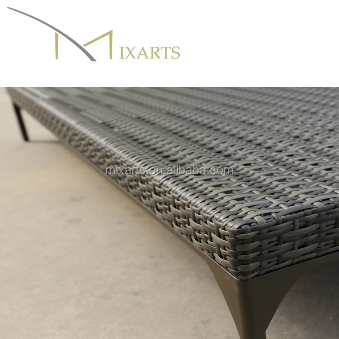 
100% Handmade Outdoor Daybed Easy Clean Metal Base Bamboo Rattan Sun Lounge 