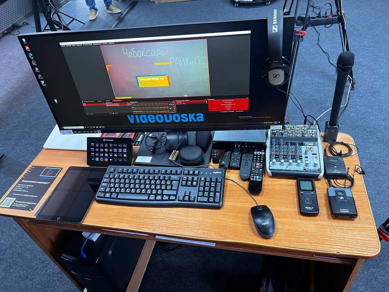 ready-made turnkey 4K video studio a set of equipment with a transparent lightboard for online training and streaming