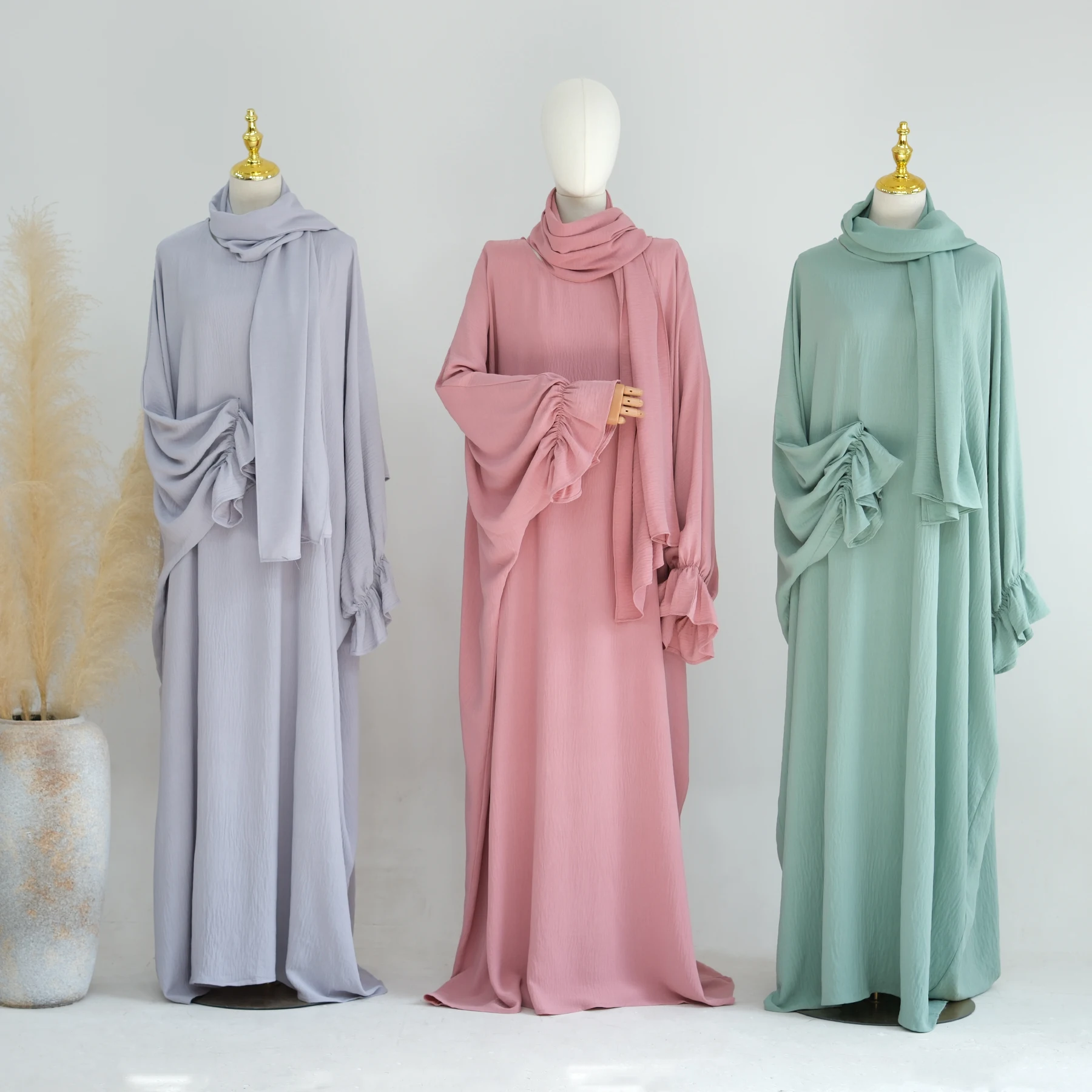 Loriya Wholesale EID Wrinkle Polyester Women Muslim Dress Modest Dresses and Hijab 2 Piece Abaya Set Abaya Islamic Clothing