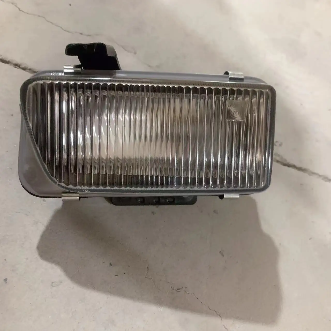 Truck aftermarket original replacement halogen bulb fog light for isuzu npr 700p nlr