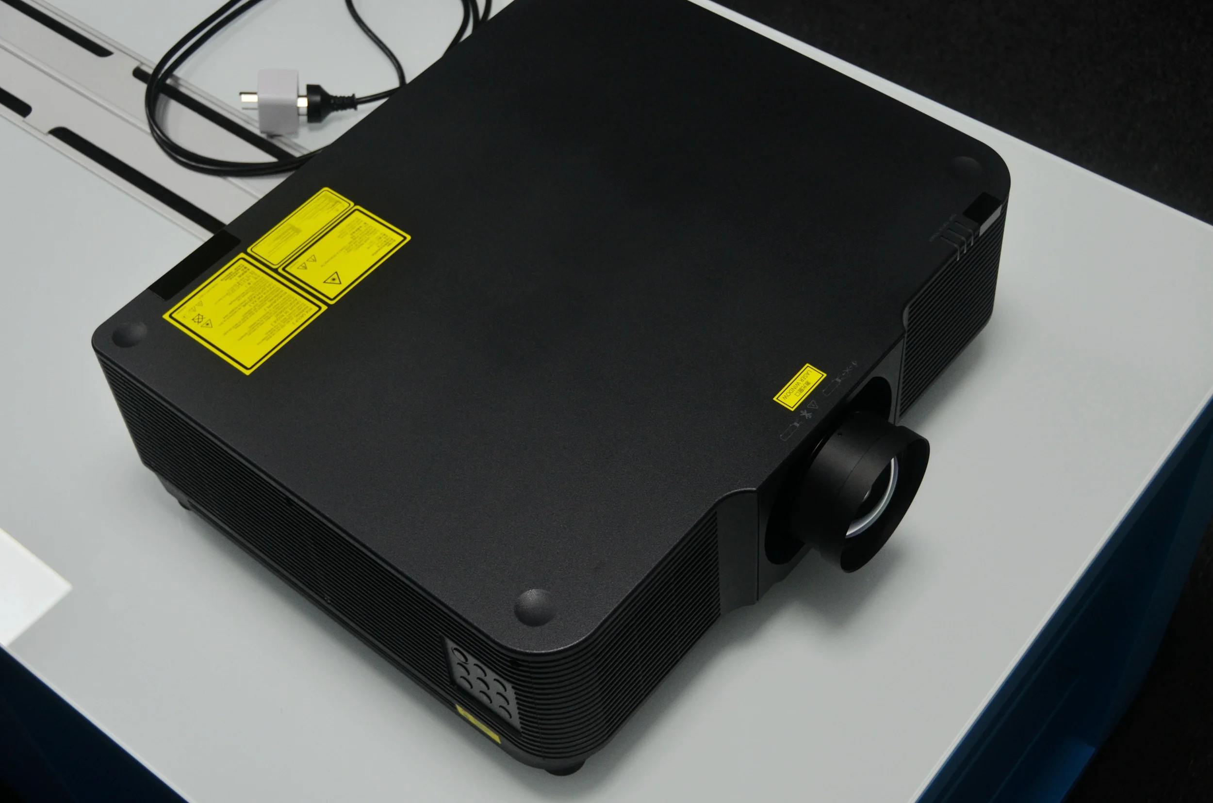 3LCD Projector High Definition Digital Cinema DLP 3D Built-in 3D Ready Business & Education Hologram projector 20000 Lumens