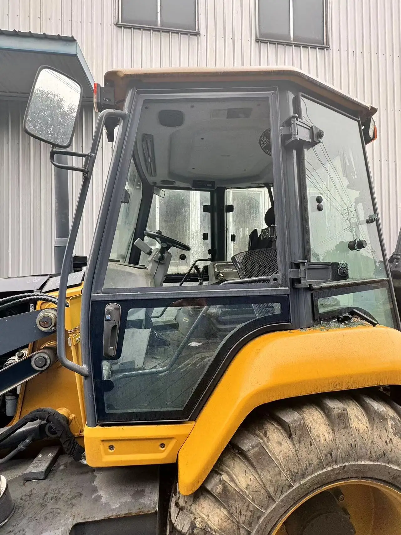 XCMG official used Backhoe loader XC8-S2560 with H tyre rear leg Only 550 working hrs for sale