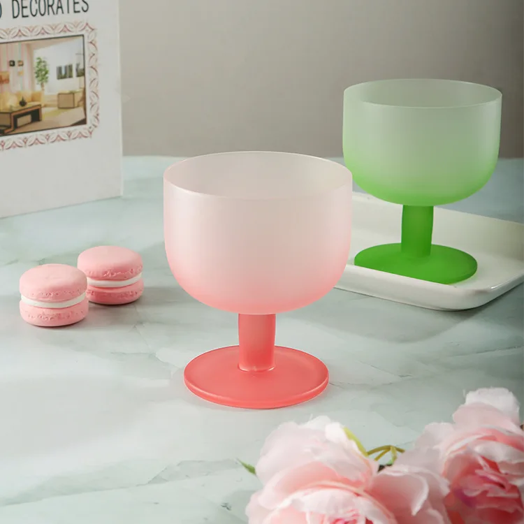 Hot New Style Wholesale Fun Frosted Cocktail Glass Gradient Colored Cocktail Glasses Bar Custom Glass Cocktail Set