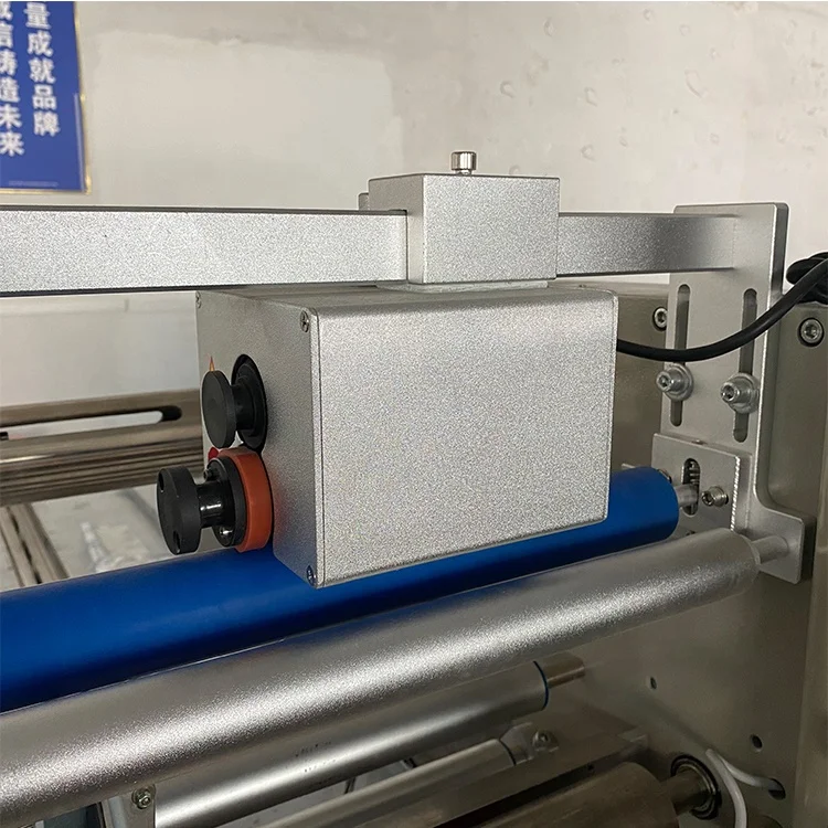 Customized Automatic Machine For Packing Chocolate  Solution Bread Food Cereal Bar Flow Wrapping Packaging Line