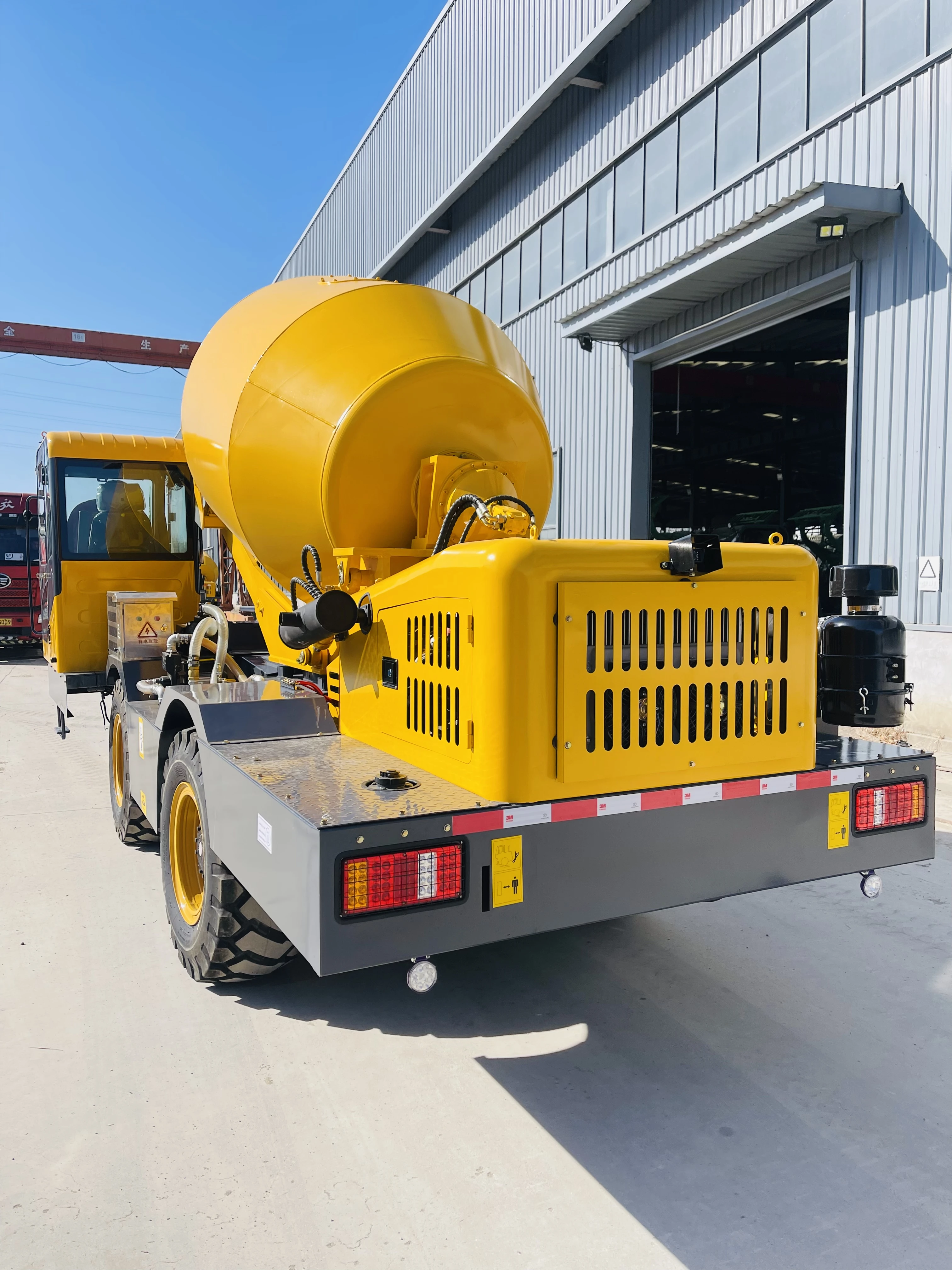 4m3 self loading concrete mixer truck for sale HY400