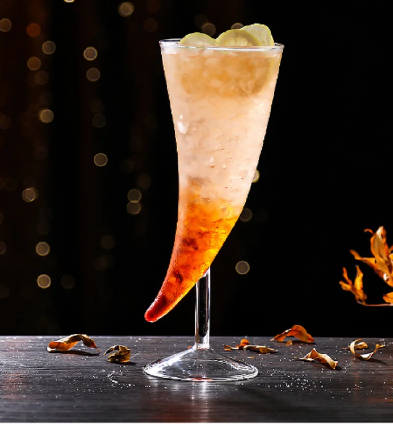 Ice cream cup juice drinking glasses 350ml cocktail glass crescent moon wine glass on horn shaped wine glass cup