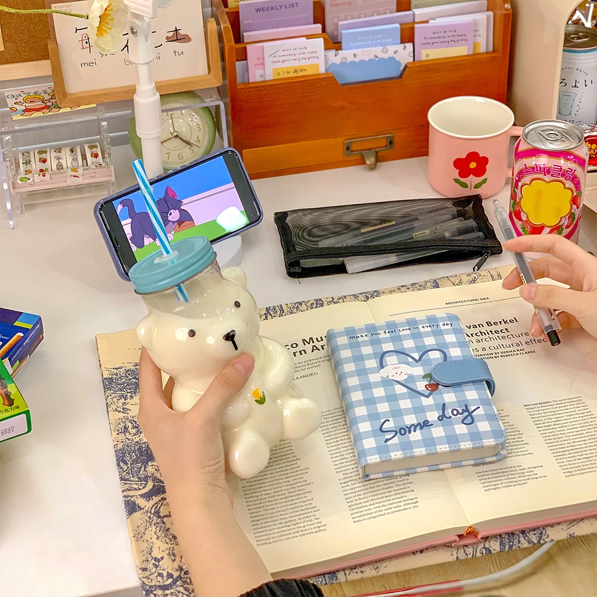 wholesale 550ml teddy bear shaped frosco vidrio glass bottle honey beer candy sugar glass jar with lug lid straw