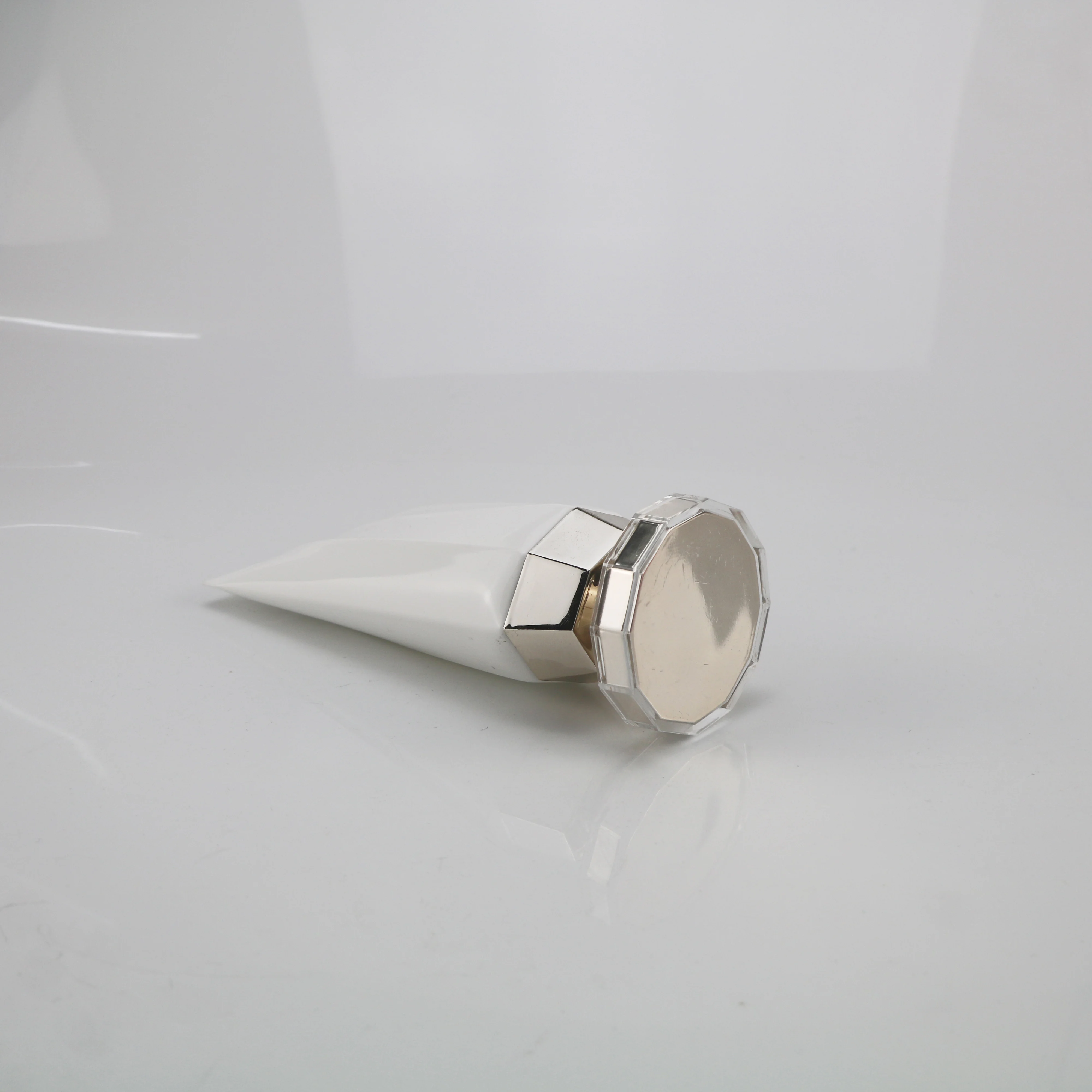  2021 Горячая Распродажа Новый продукт 180 мл Роскошная Косметическая пластиковая трубка для очищения лица