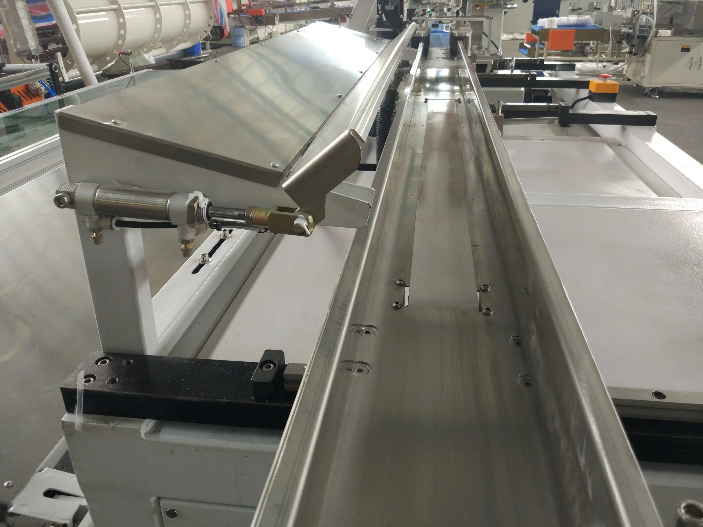 
Automatic jumbo roll slitter rewinding toilet tissue paper band saw cutting machine 