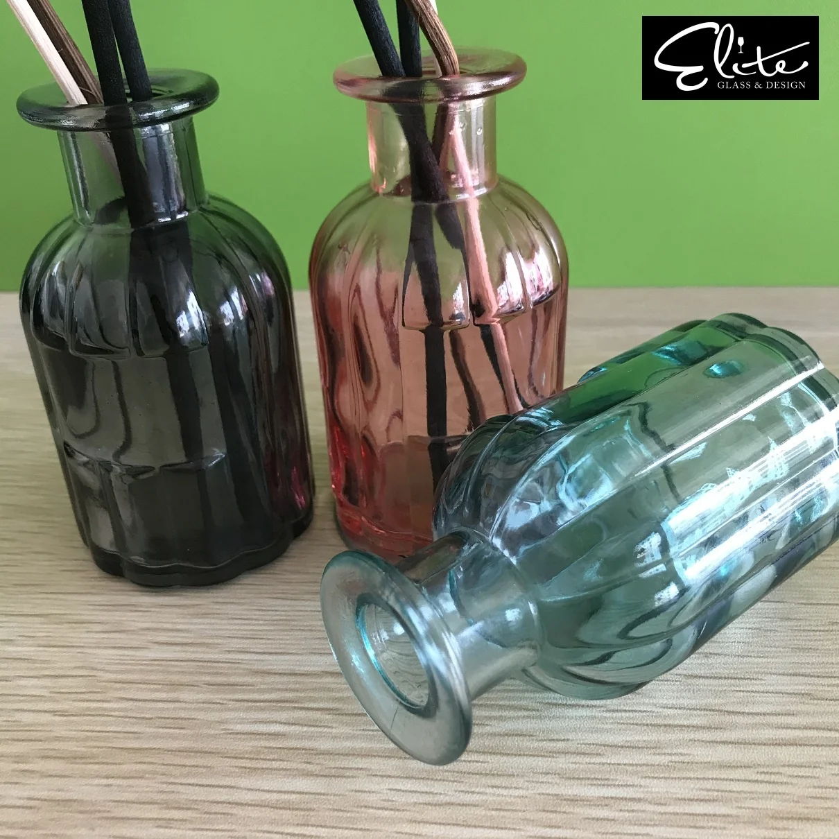 
Empty Modern Beautiful Vase Decoration 130ml Glass Reed Diffuser Bottle With Rattan Stick Essential oil bottle 