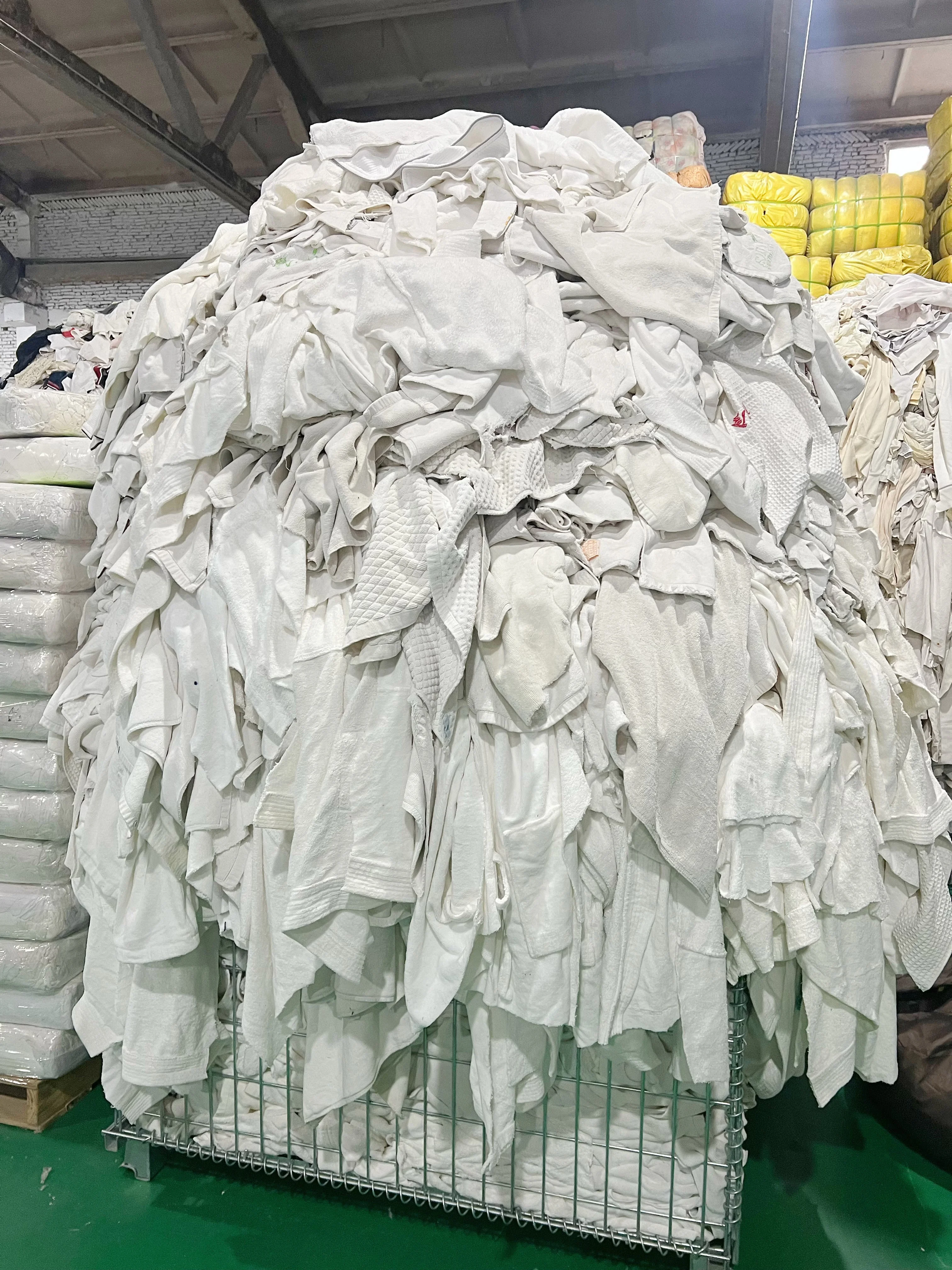 White Towel Cotton Wiping Rags 100% Cotton Painter Rags Textile Waste Recycled Cotton Cloth Mixed Towels