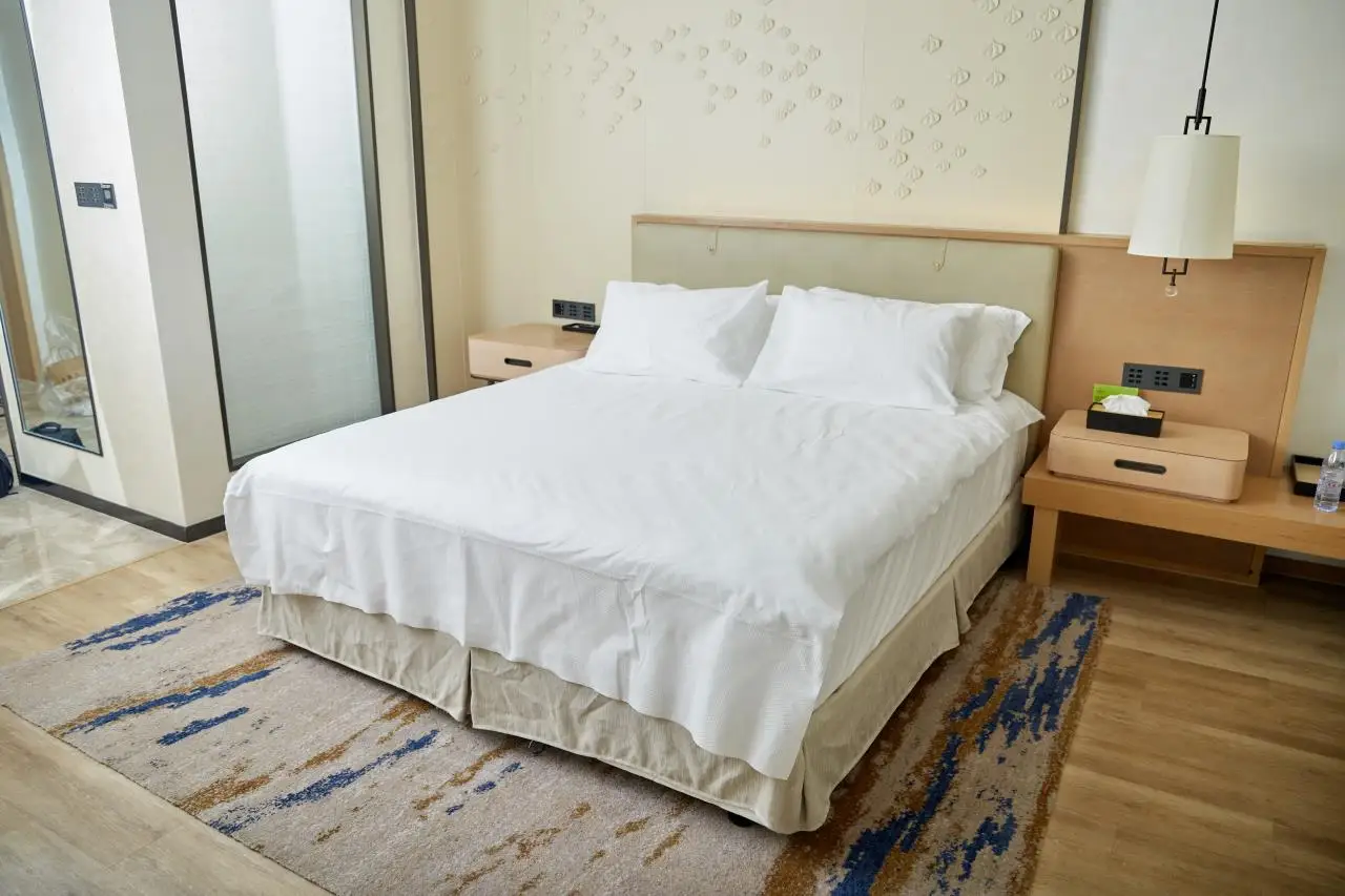 Одноразовый нетканый набор из четырех предметов простыня пододеяльник подушка