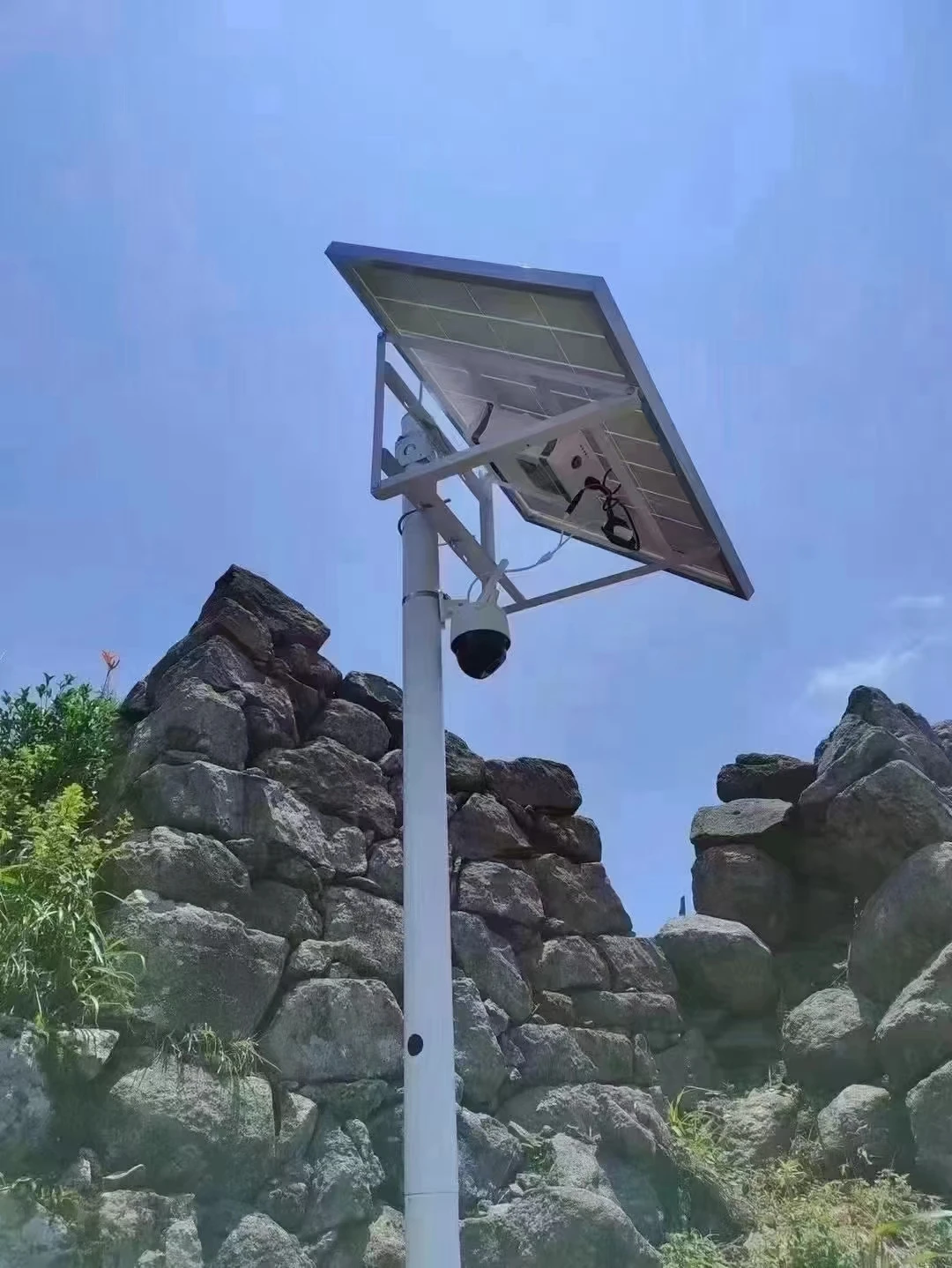 Solar Power System of CCTV Camera 30W/30AH with Battery Security Camera 4G Wifi Network All in One Connect Mobile App Monitoring