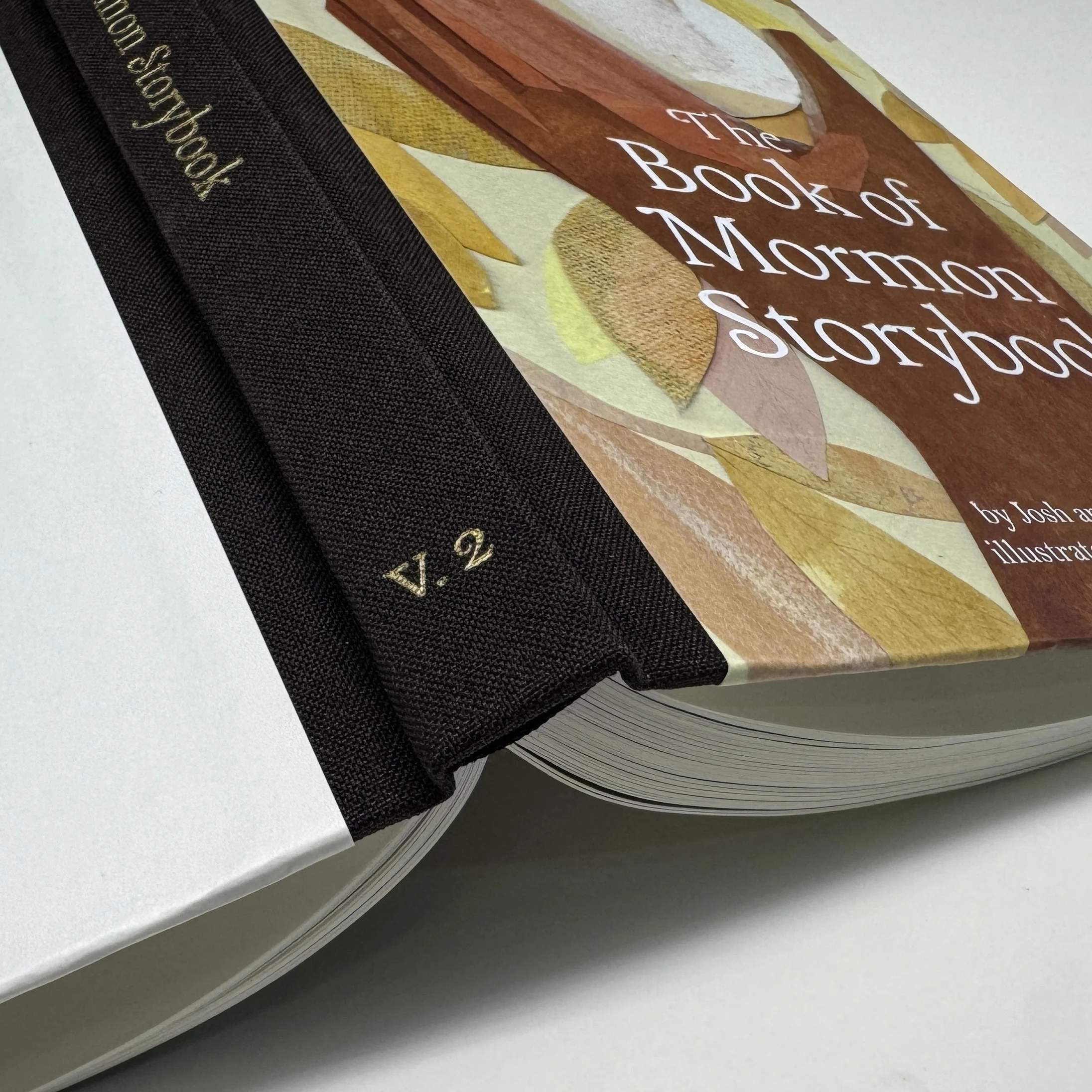 High Quality Custom Hardcover Book Printing Linen Spine Gold Foil Stamping Perfect Binding Coated Paper Custom Logo Education