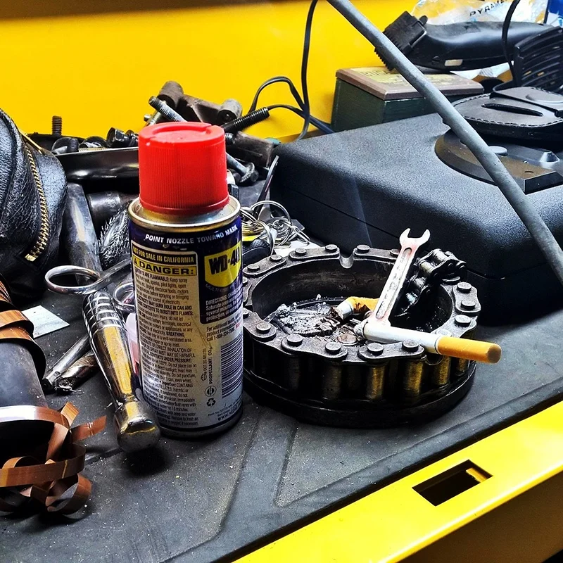 Wholesale Custom smoking room decor Cigarette 3D ashtray Personalized resin motorcycle chain and wrench cigar ashtray