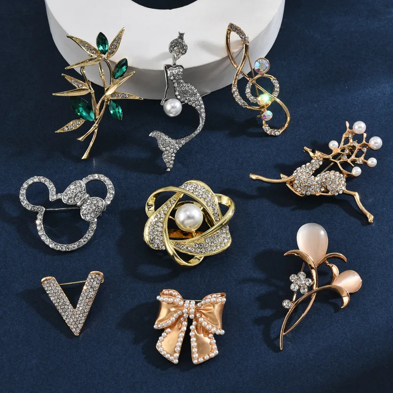 Gold Silver Jewelry Metal Brooches For Clothes Wholesale fashion brooch Classic style Pearl Rhinestone Flower Pearl Brooch Pins