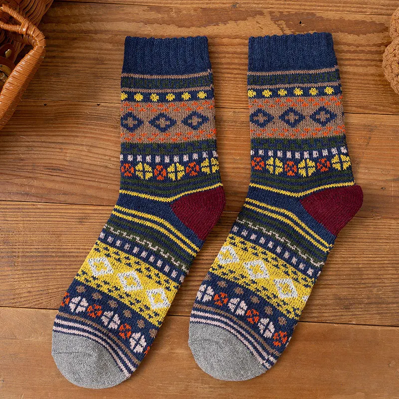Wholesales New Man Women Thick Winter Warm Socks Retro Style Dot Wave Pattern Couple Models socks