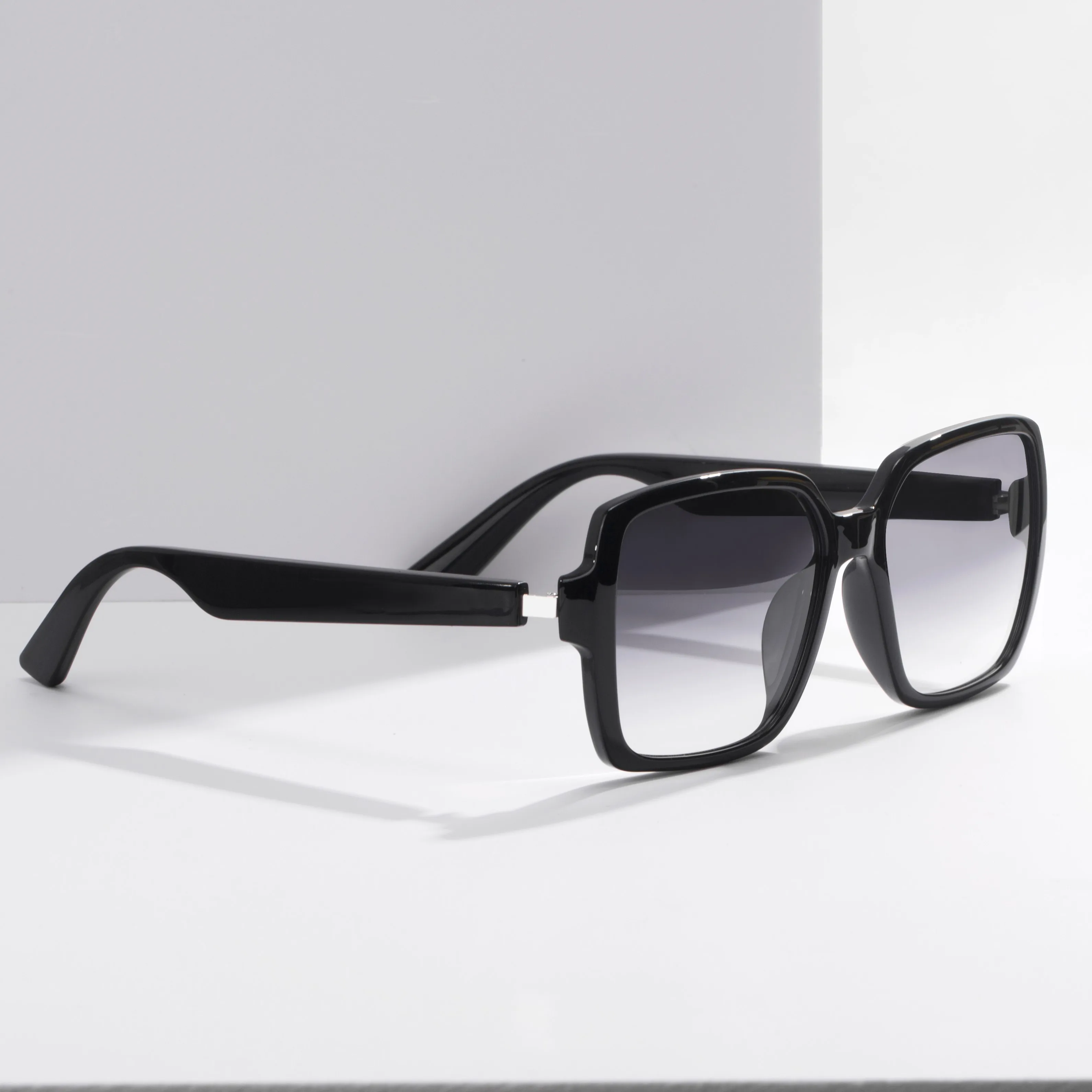 2022 New Trendy Smart MP3 Waterproof Headphone Glasses Sport Wireless Microphone Polarized Sunglasses