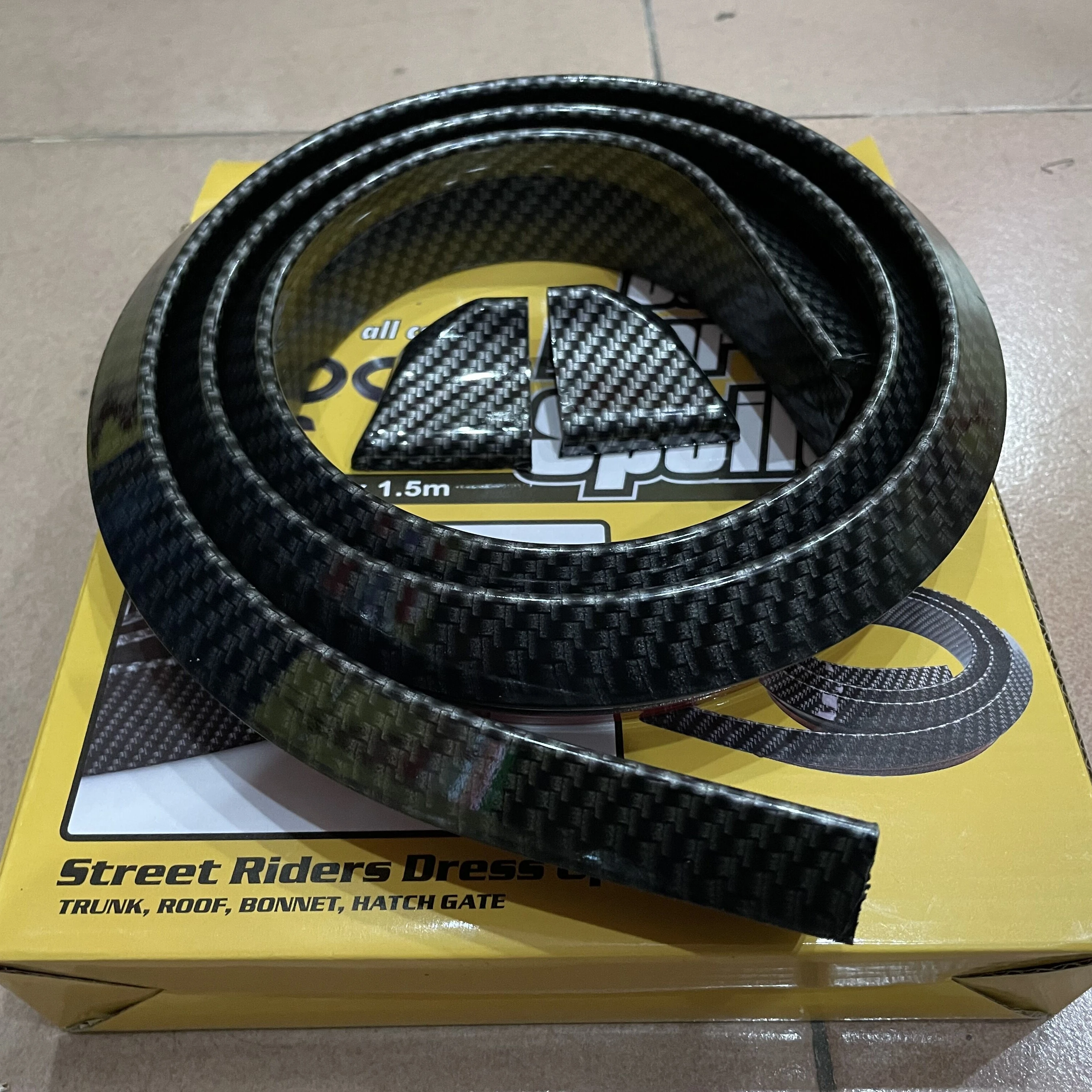 Углеродное волокно черный яркий Автомобильный задний бампер спойлер губа резиновые защитные полосы для автомобиля