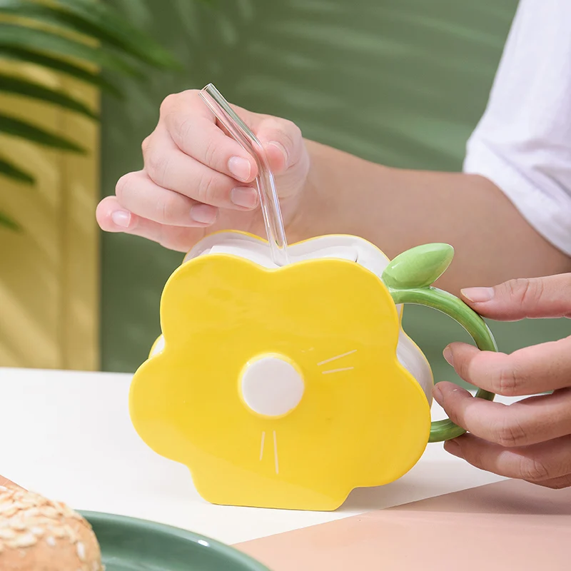 Flypeak Wholesale New Arrival Nordic Ceramic Mug Coffee Cup Porcelain Mug Flower Shaped Ceramic Mug With Handle And Lid