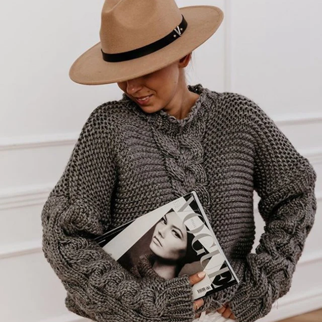 Winter Fashion Clothing Ladies Solid Pullover V-neck Twist Loose Sweater Casual Knitted Sweater Women