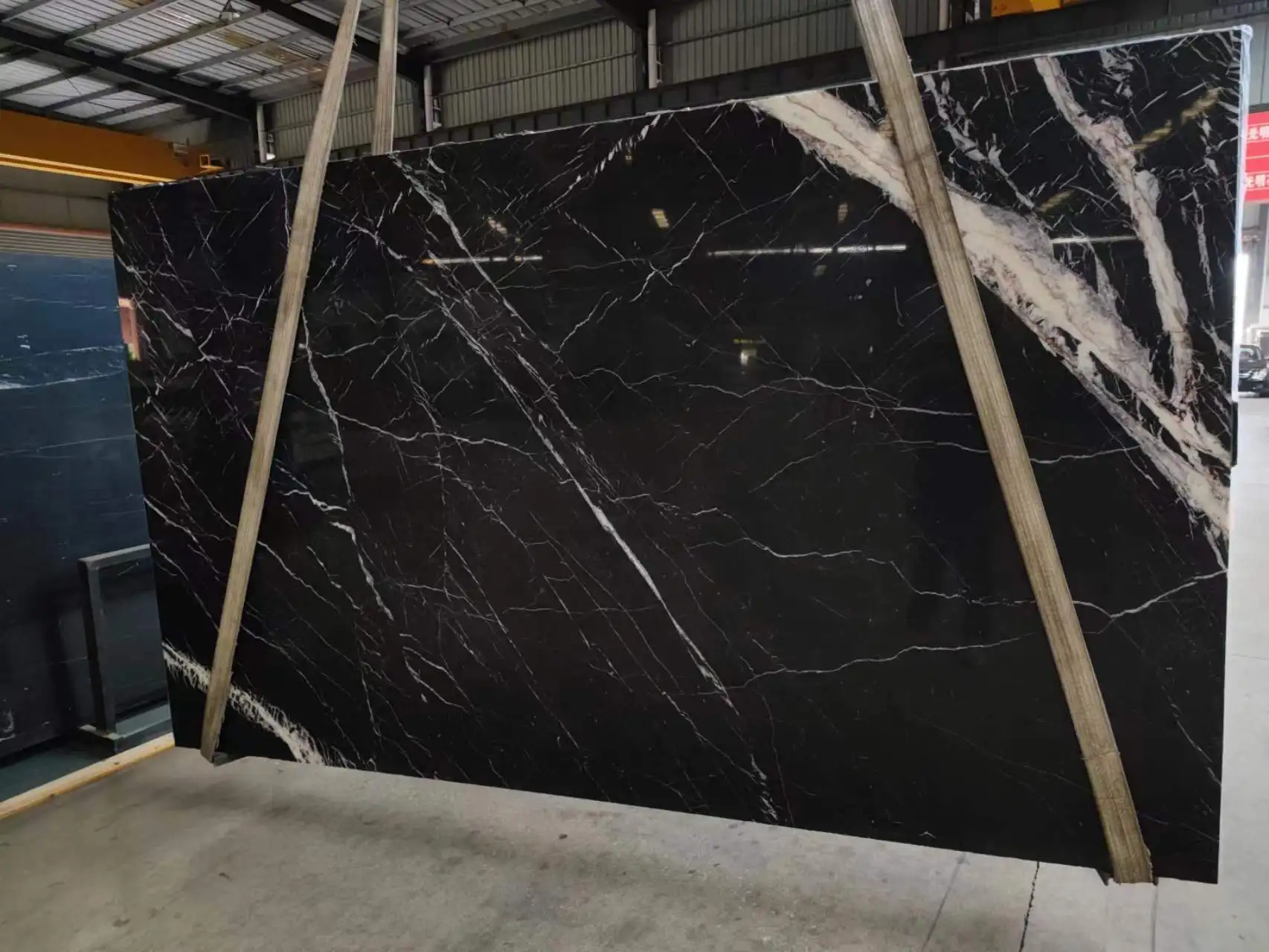 Полированный натуральный мрамор Black marquina