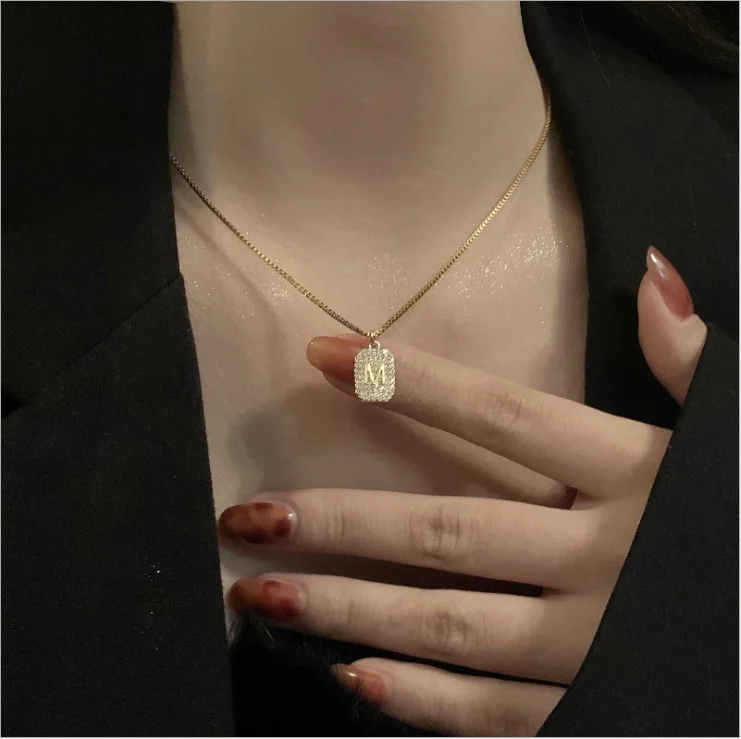 In 2021, the new luxury m letter necklace is a niche design, and the clavicle chain is a simple temperament pendant. (1600341864712)