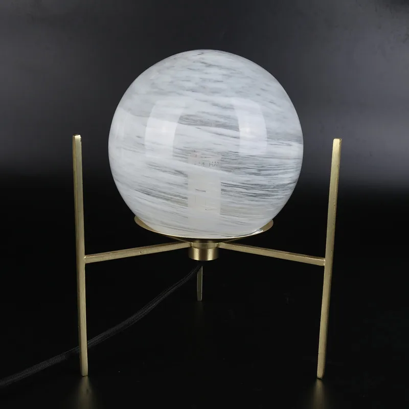 Manufacturer direct selling iron triangle cloud table lamp modern simple creative table lamp spherical table lamp