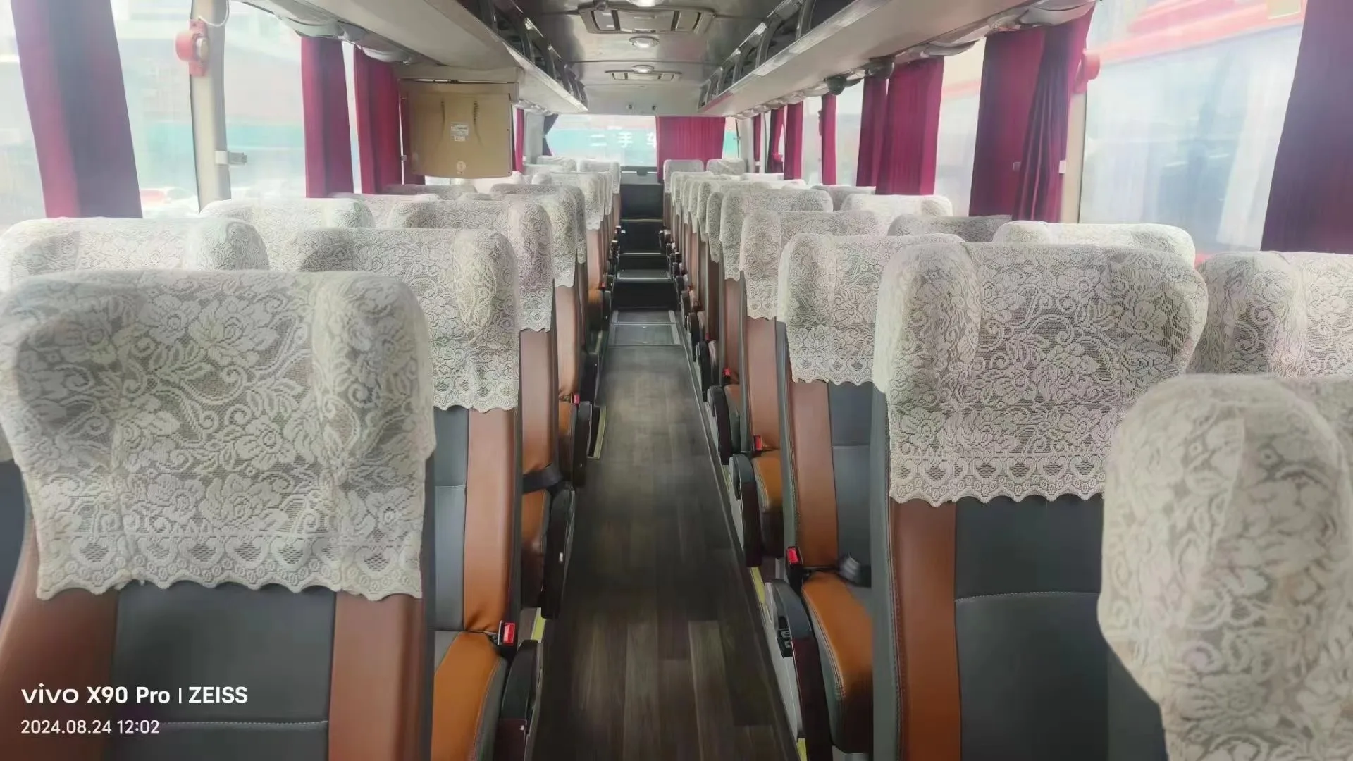 Best Selling YouTong Used Double Decker Busses 25 Passenger Old School Coach Bus Sale Diesel Fuel Manual Transmission RHD