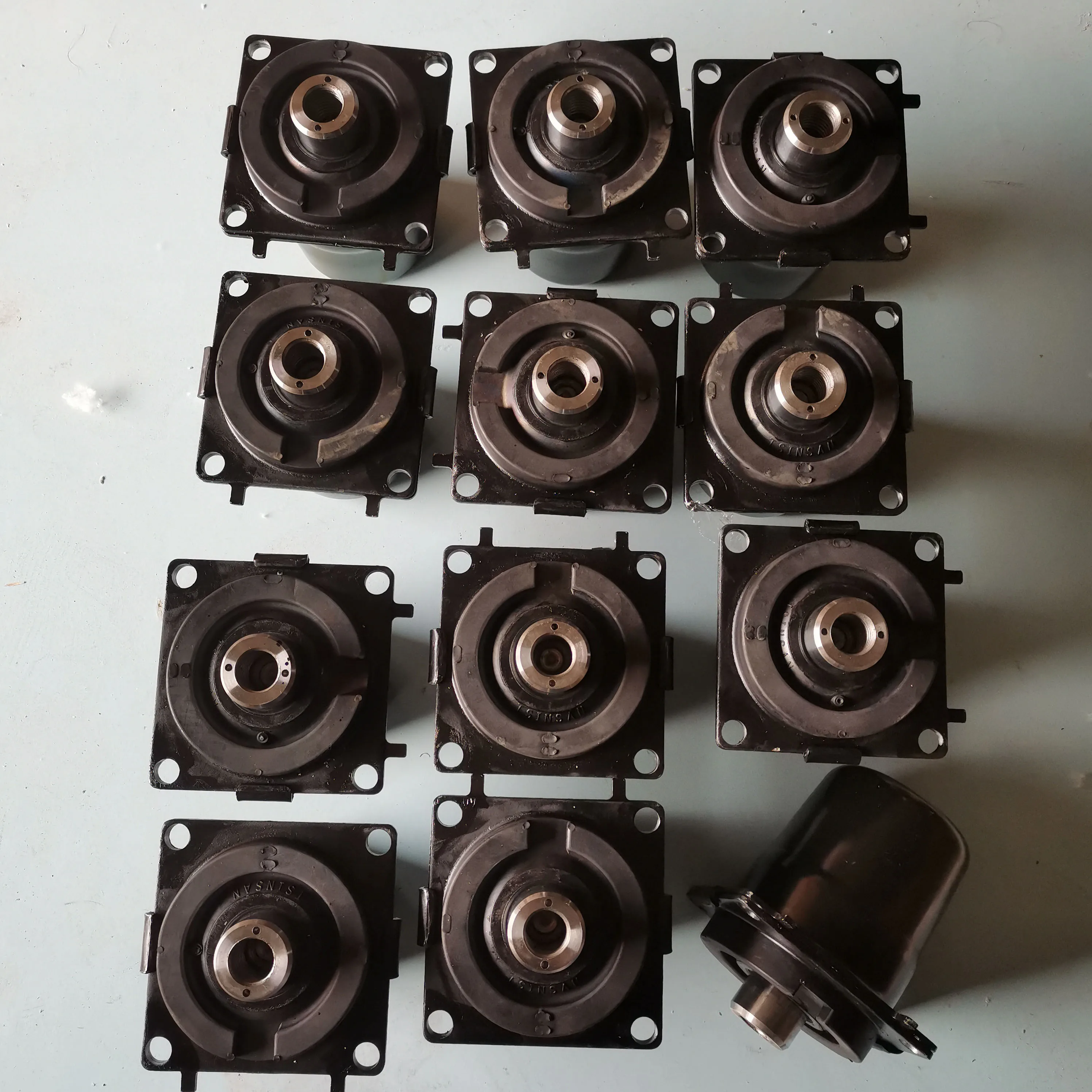 Конкурентоспособная цена профессиональный завод отличное качество 705 11 30210 гидравлический насос