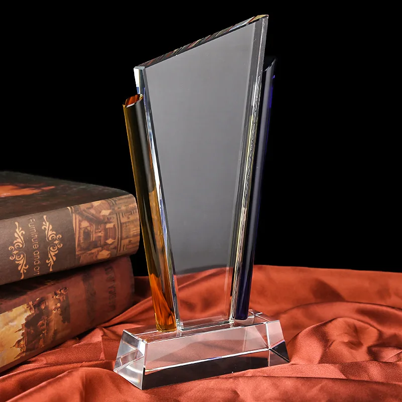 Пользовательские 3d гравировка стеклянный блок куб пустой новый дизайн хрустальный металлический трофей