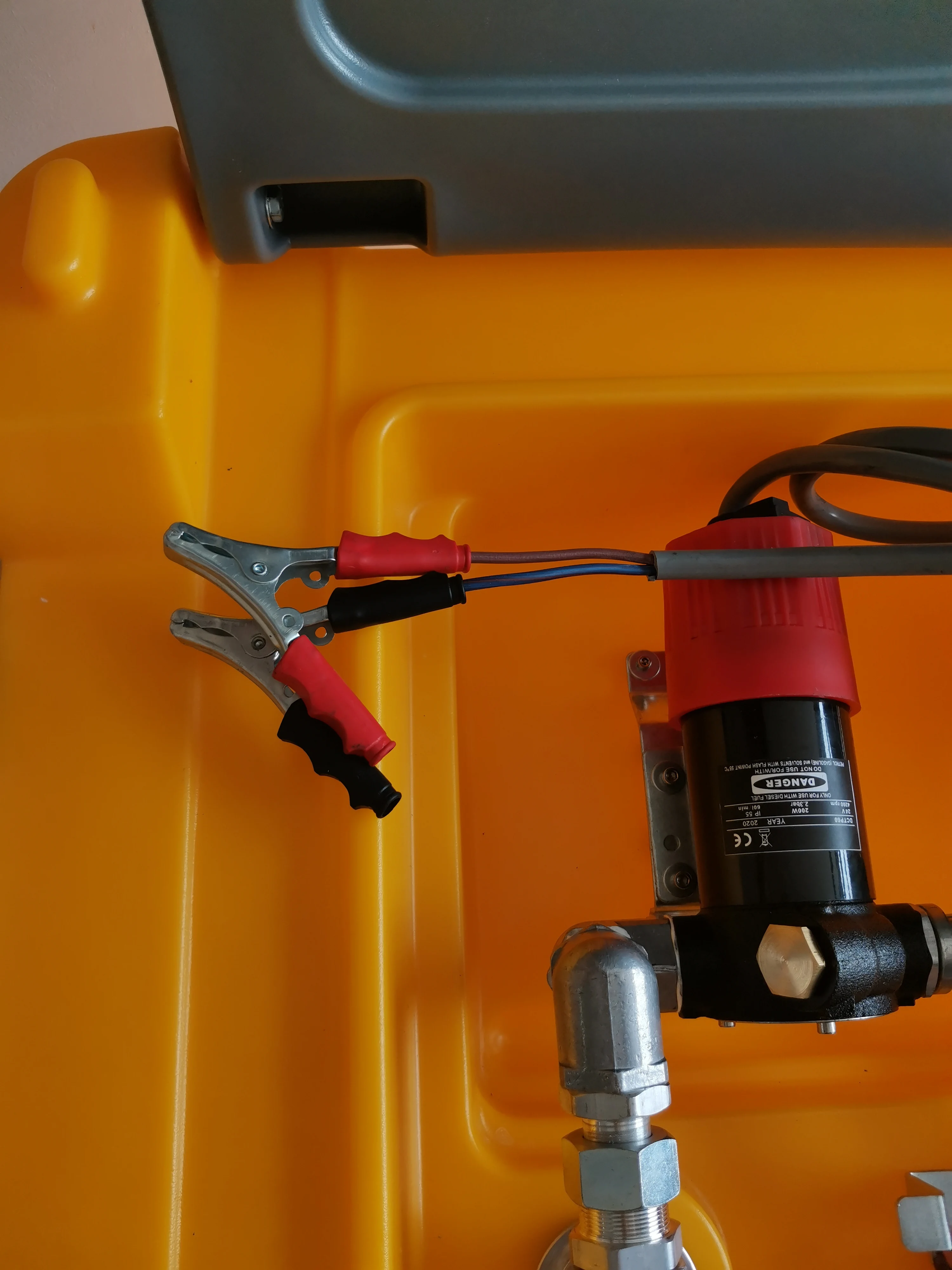  С самовсасывающим насосным соплом портативный материал HDPE дизельный бензиновый топливный резервуар для хранения химических