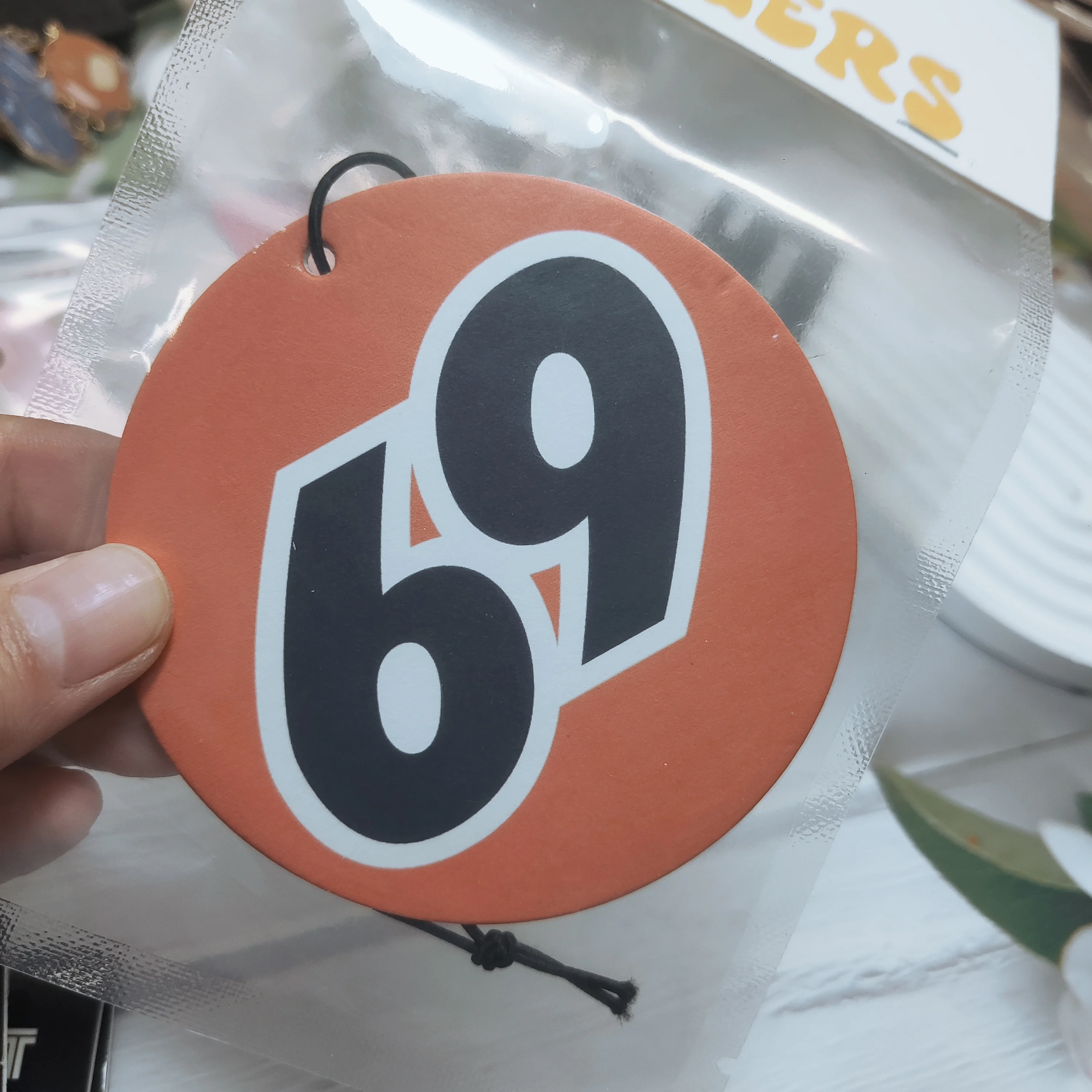 Low price car perfume packaging customised new car scent air freshener smell flavoring for cars