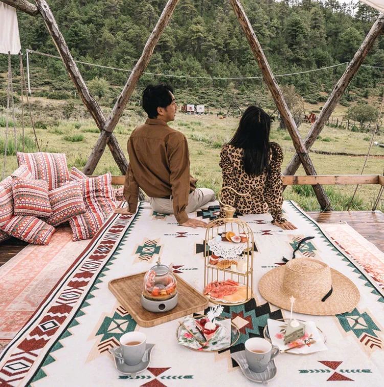 Wholesale Boho Style Outdoor Portable Hiking Mat Picnic Sofa Blanket with Tassels Camping Blanket