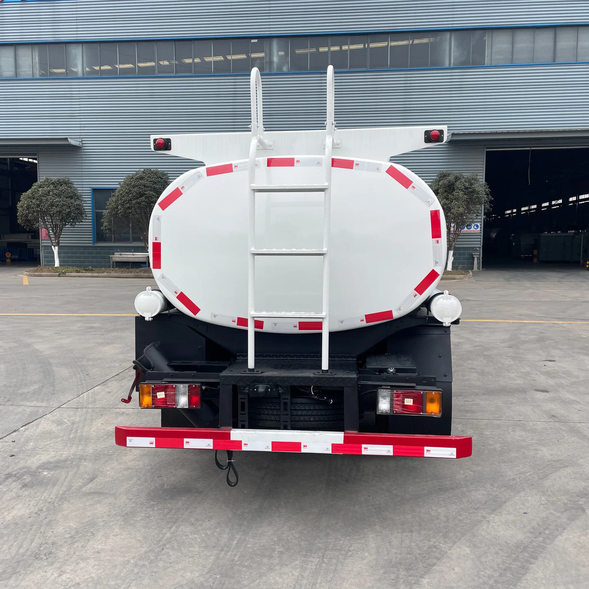 High quality Small ISUZU 4x2 Oil Tank Truck-Factory Direct Hot Sales for Oil Transportation