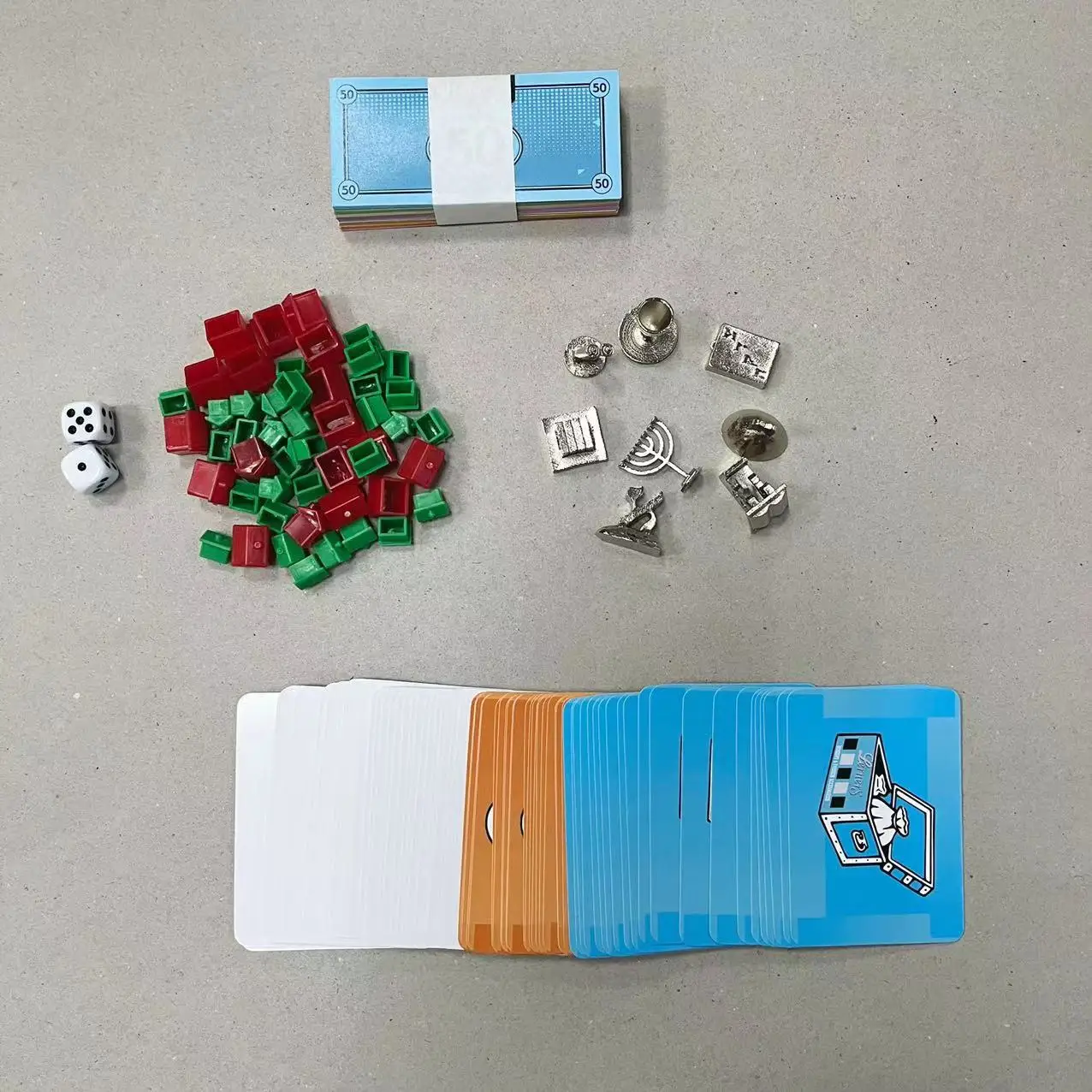 popular Custom board game supplier plastic house and metal miniature monopoli board games for fun