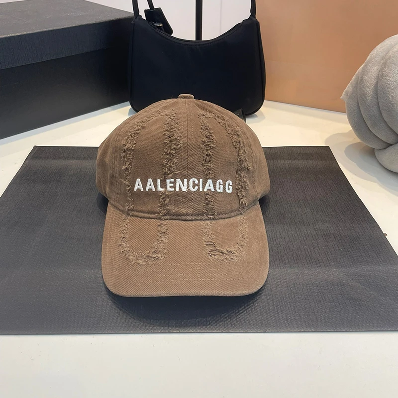 New fashion designer knitted letter hat designer peaked hat luxury hat for men and ladies