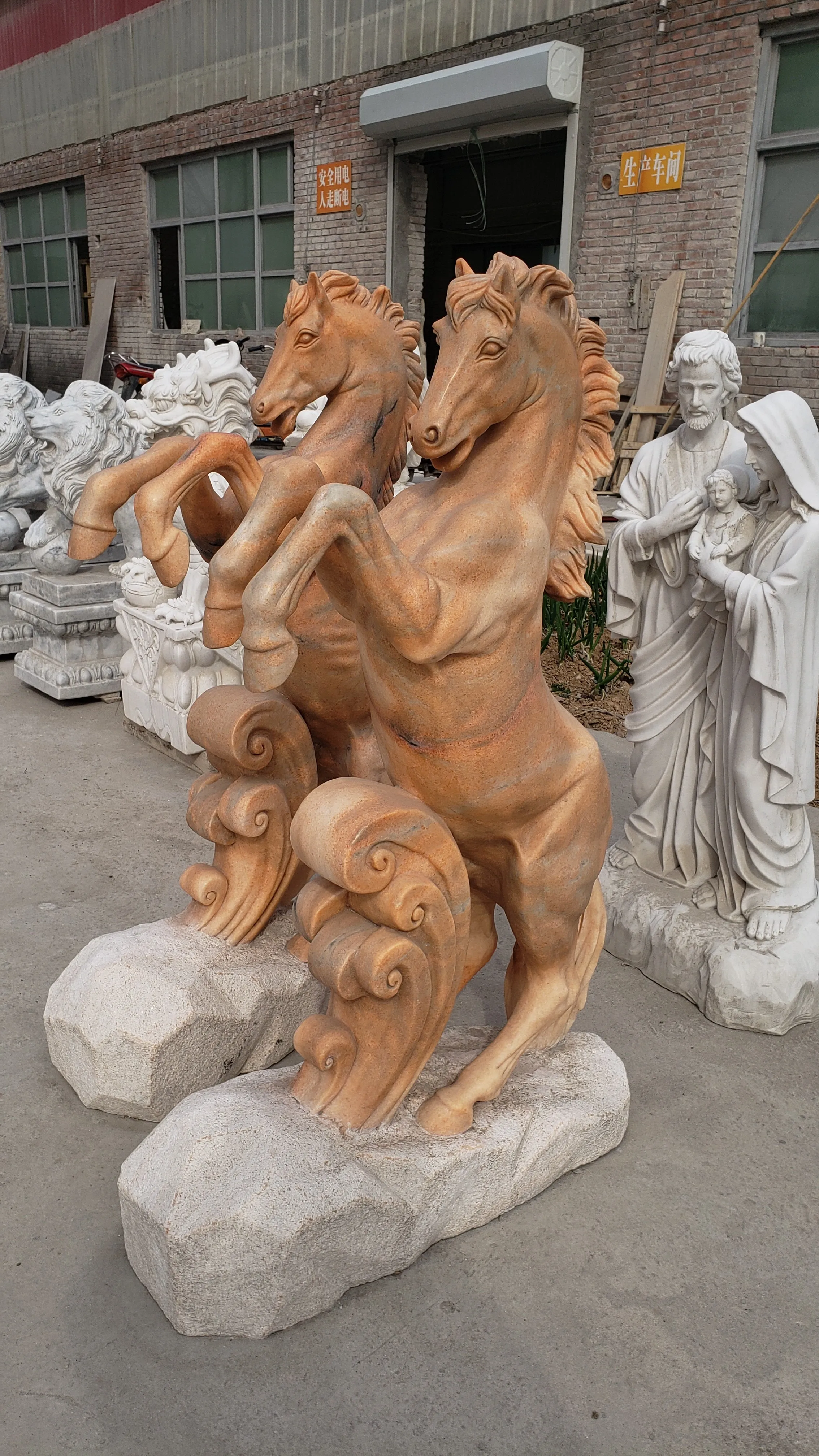 Factory hot selling handmade customized high-quality marble sculpture garden majestic gray marble cow sculpture