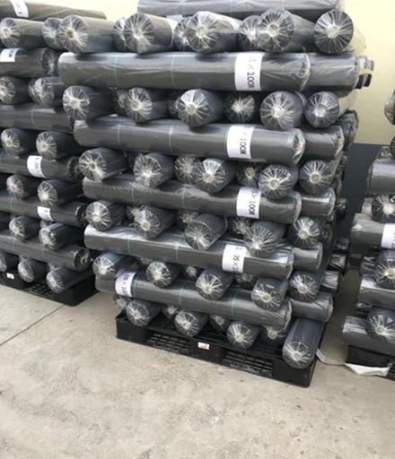 90 GSM УФ-обработанная полипропиленовая зеленая сельскохозяйственная Ландшафтная Барьерная ткань для борьбы с сорняками Защитная мембрана для защиты от сорняков