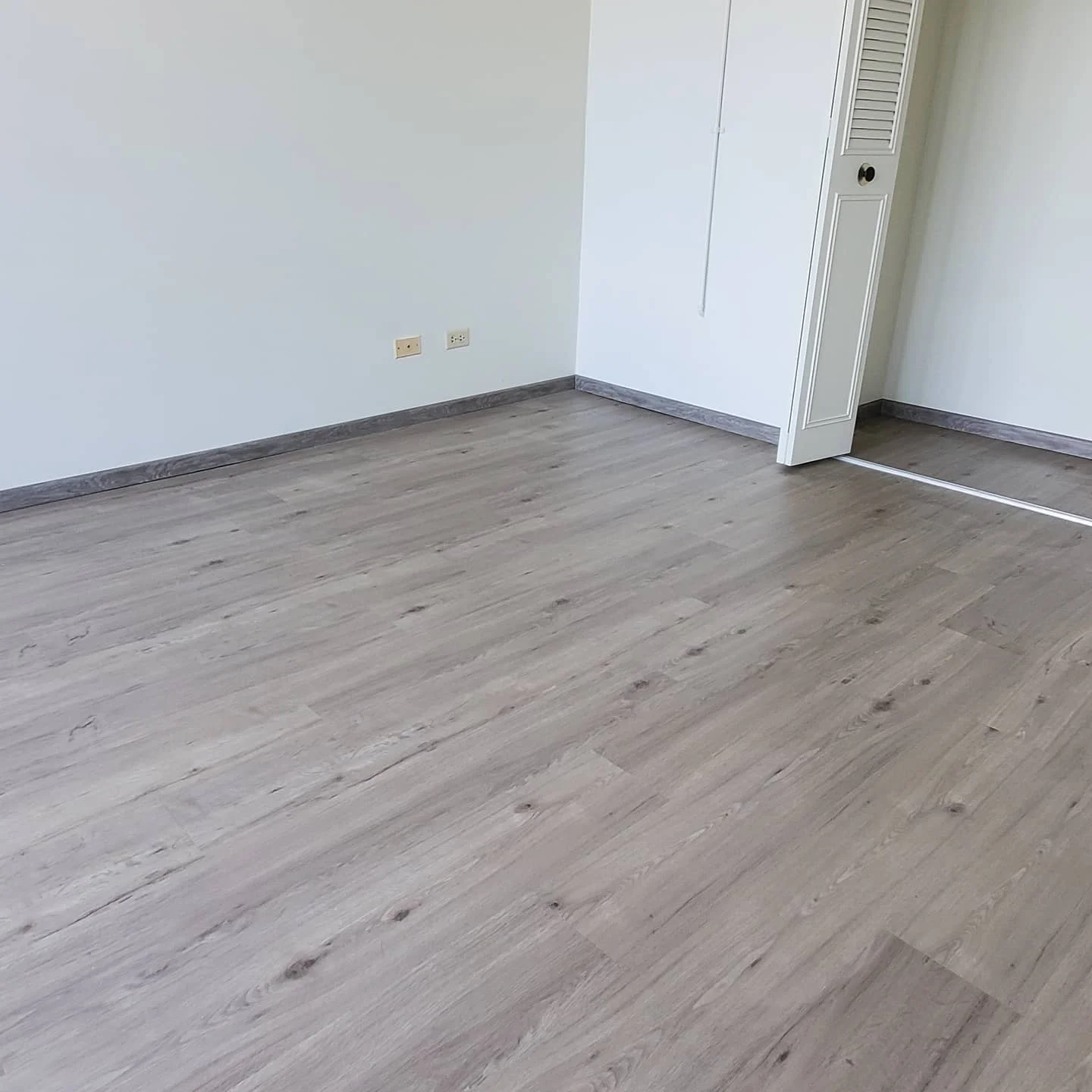 Kangton Premium 5mm SPC Flooring with 1mm Soundproof Pad