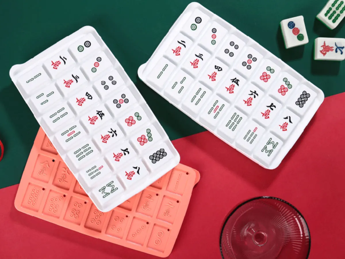Direct Factory Wholesales Chinese style 21 grids Creative Mahjong Design Plastic Ice Cube Tray DIY ice cream Ice Mould with lid