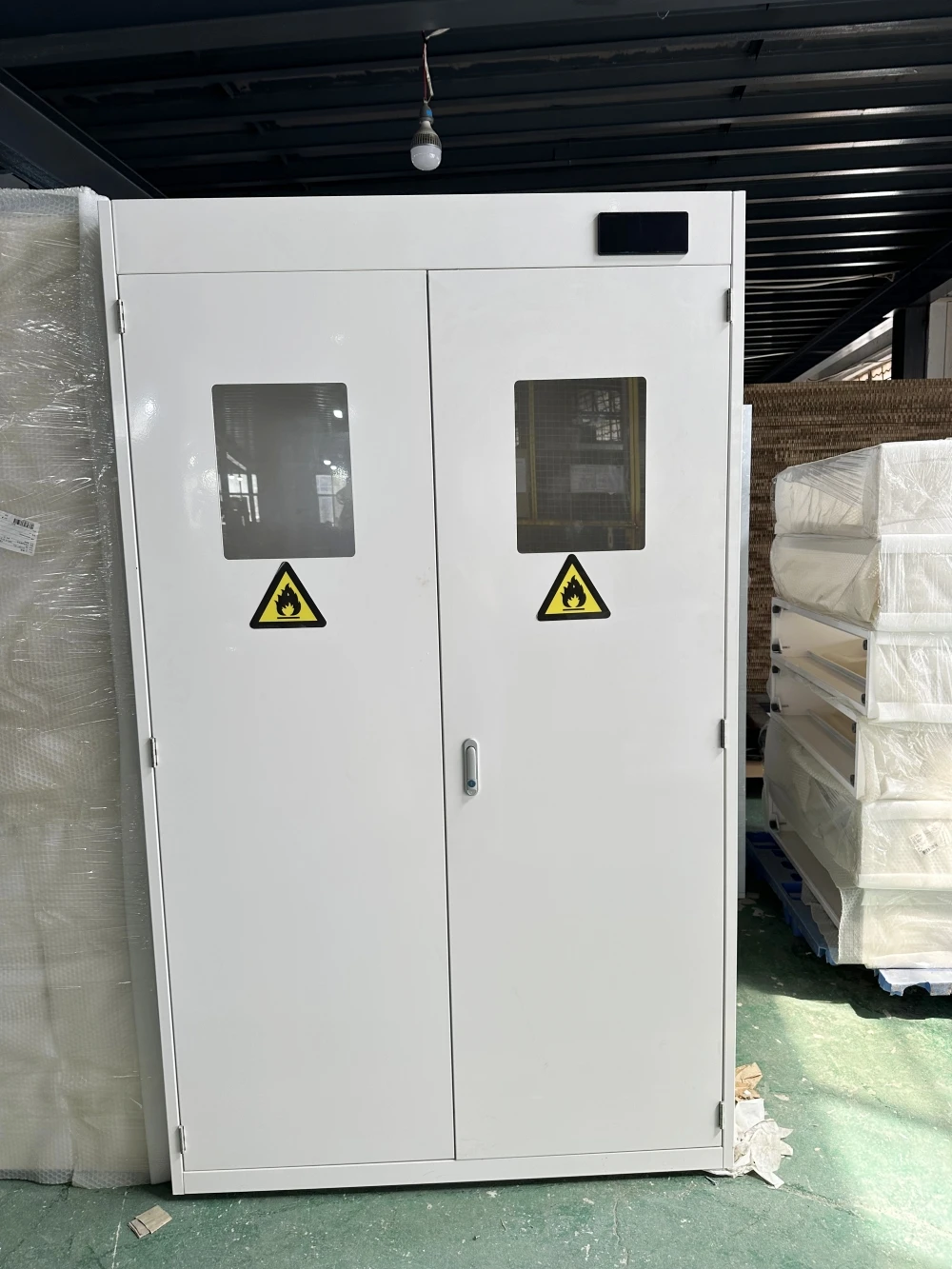 Laboratory Equipment Lab Furniture Durable Steel Medicine Reagent Storage Bottle Gas Cylinder Cabinet with Exhaust and Alarm