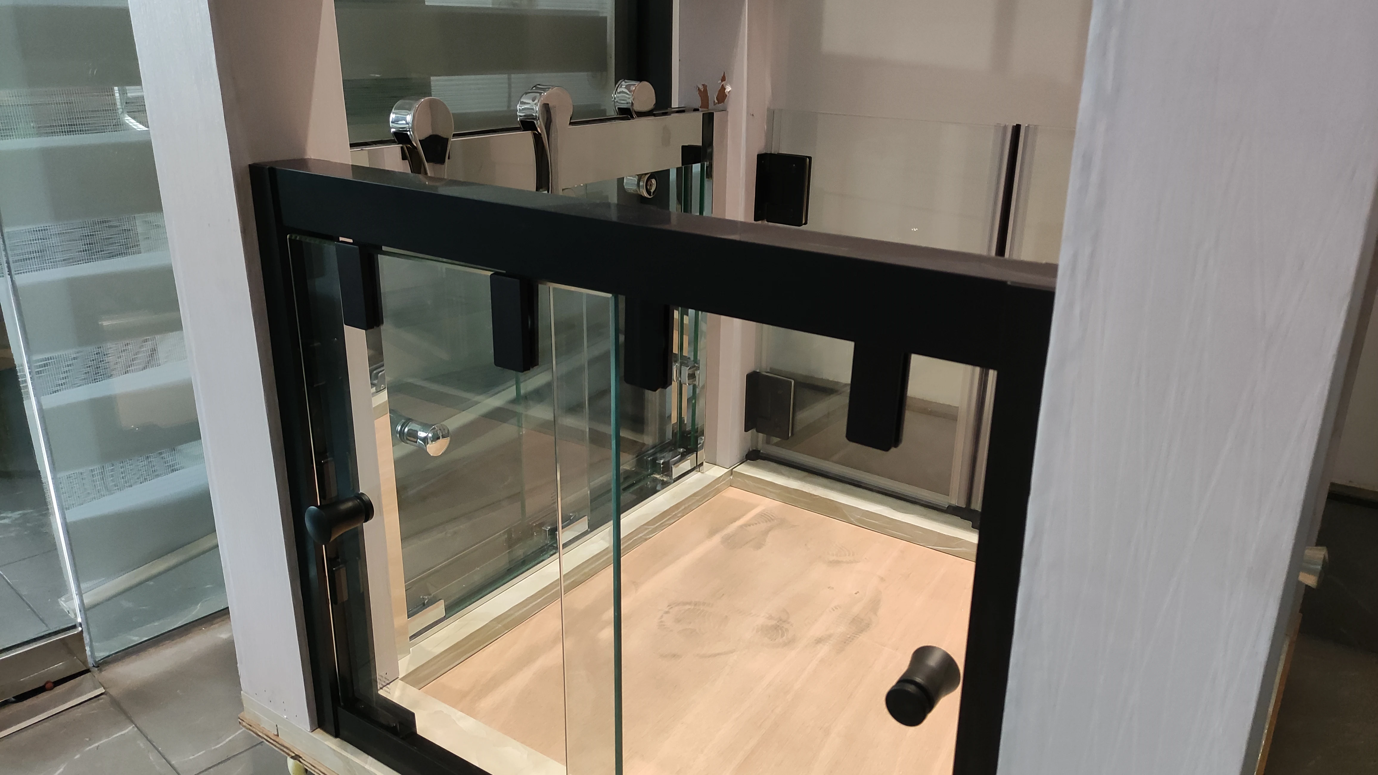 Factory Direct Aluminum Matte Black Shower Room Sliding Framed Tempered Glass Shower Door