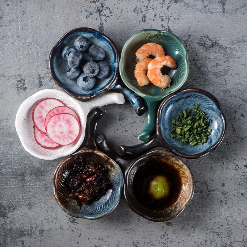 Creative Japanese Style Plum Blossom-shaped Soy Sauce Ketchup Appetizer Ceramic Side Dish Porcelain Dip Bowl Set with Handle